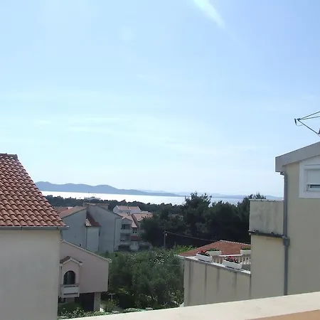 Πανσιόν And Ana 3*