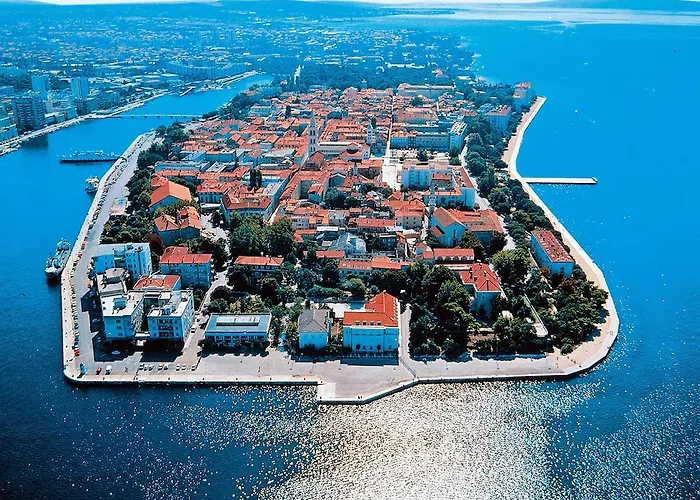 ゲストハウス ルームズ アンド アナ